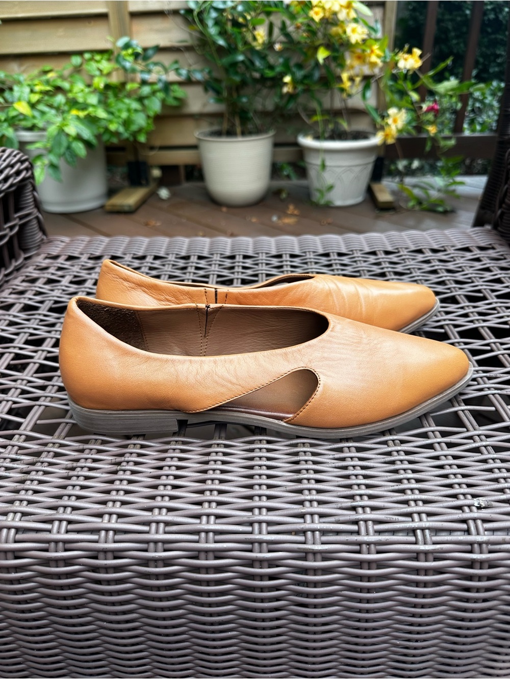 Bueno Women's Tan Cutout Leather Flats